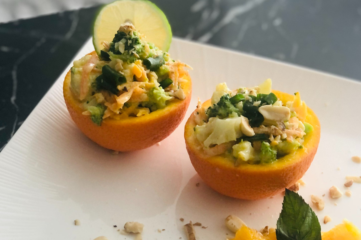 Vitamin Deposu: Portakal Çanağında Brokoli Salatası