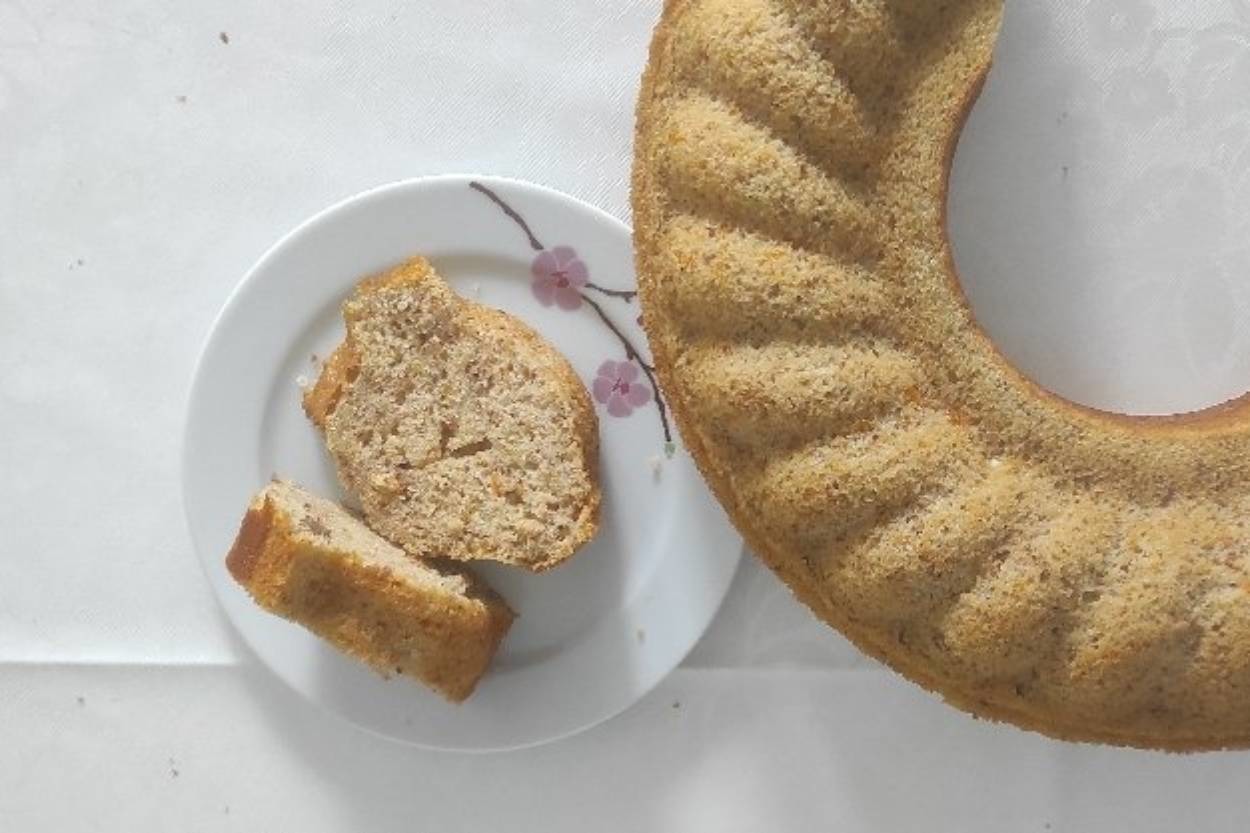 Yumuşak Dokusuyla: Havuçlu Tarçınlı Cevizli Kek