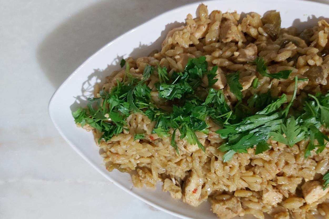 Hint Rüzgarı Essin: Körili Tavuklu Arpa Pilavı
