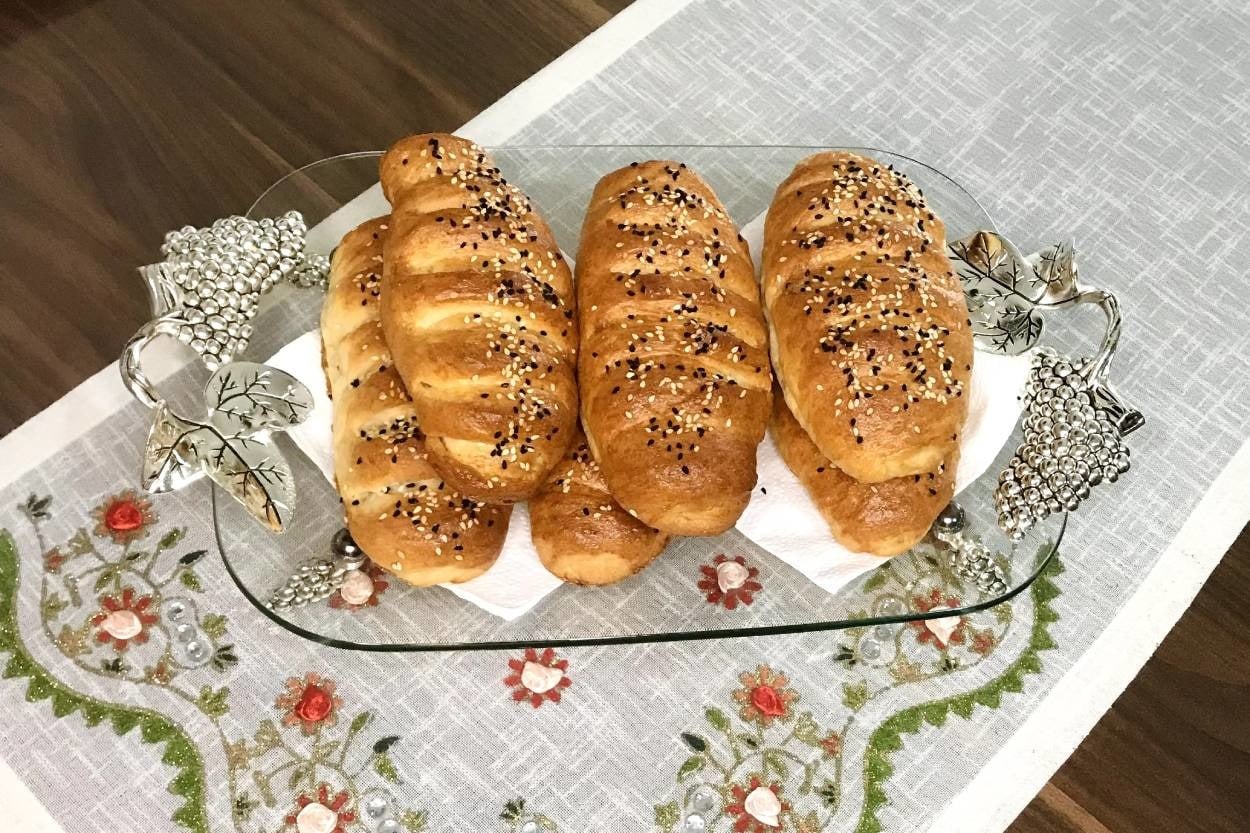Kahvaltıya Hazırlanan: Maden Sulu Yumuşacık Poğaça