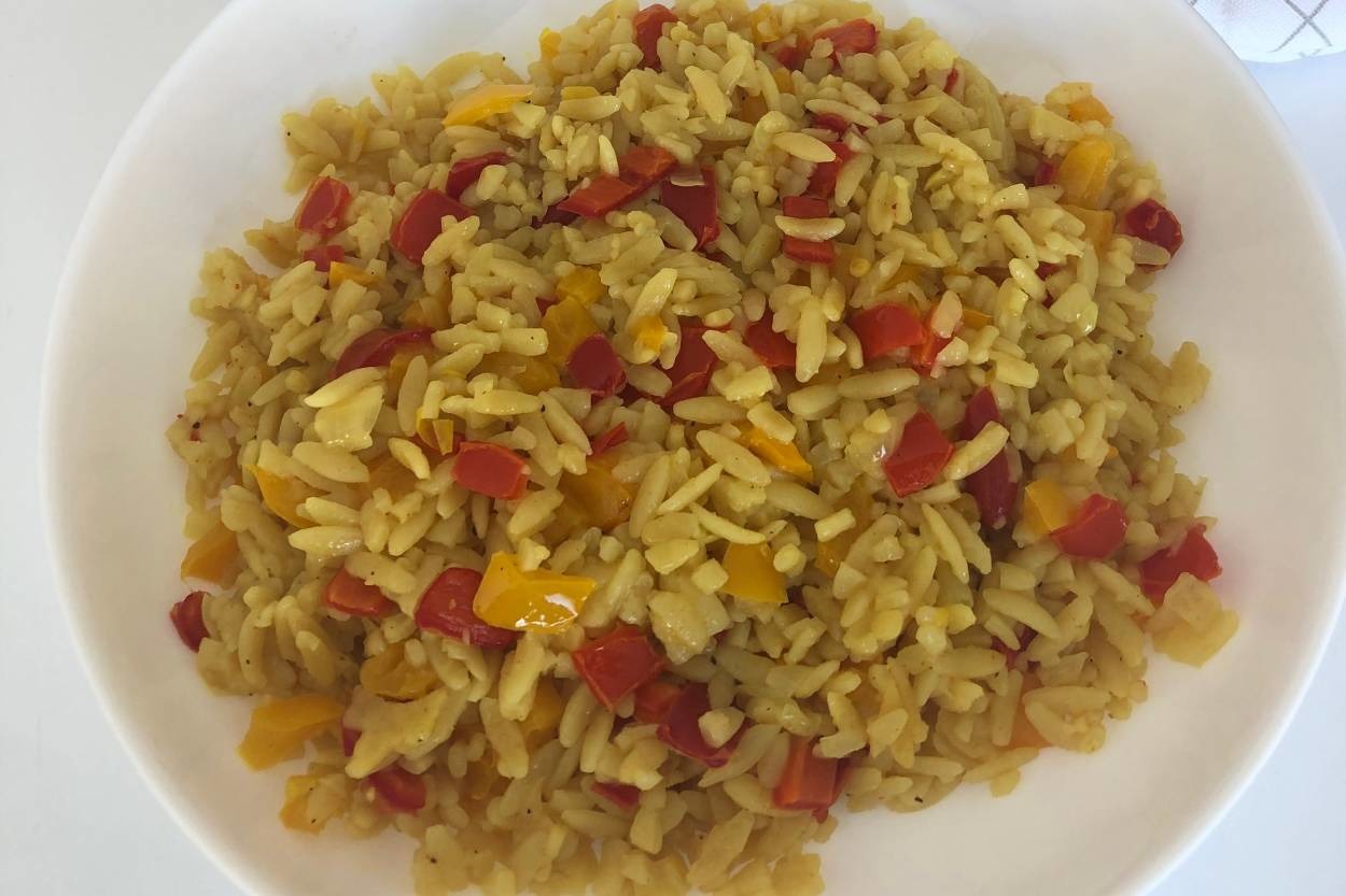 Tereyağı Kokusuyla: Biberli Arpa Şehriye Pilavı