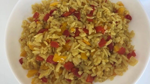 Tereyağı Kokusuyla: Biberli Arpa Şehriye Pilavı