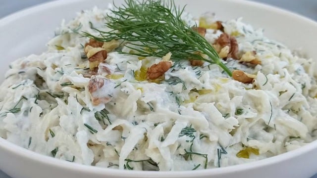 Akşam Yemeğin Yancı: Doyurucu Cevizli Yoğurtlu Salata