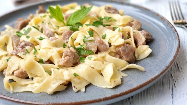 Üstelik Pratik: Hindili Fettuccine Alfredo Makarna