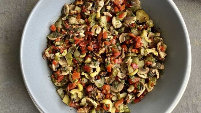 Dilediğiniz Öğüne: Hardal Soslu Mantar Salatası