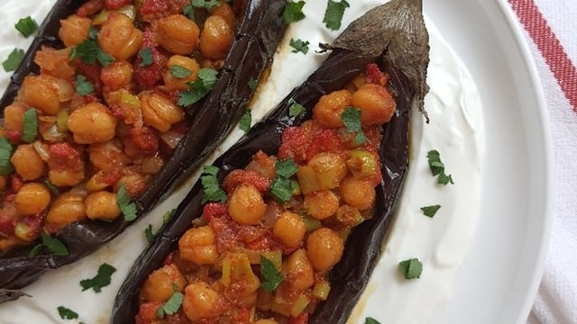 Güzel Buluşma: Fırında Nohutlu Köz Patlıcan