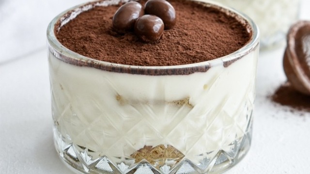 Hafif ve Kolay: Kupta Kedidilli Tiramisu