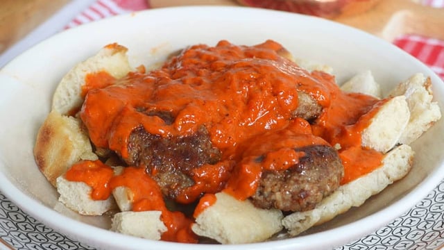Bol Soslu: Pideli Köfte