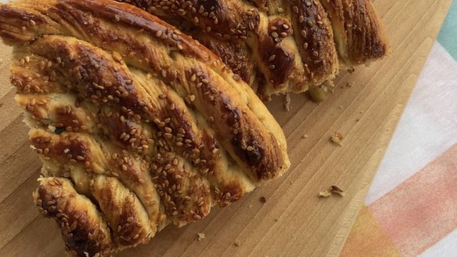 Evi Saran Kokusuyla: Burma Haşhaşlı Çörek