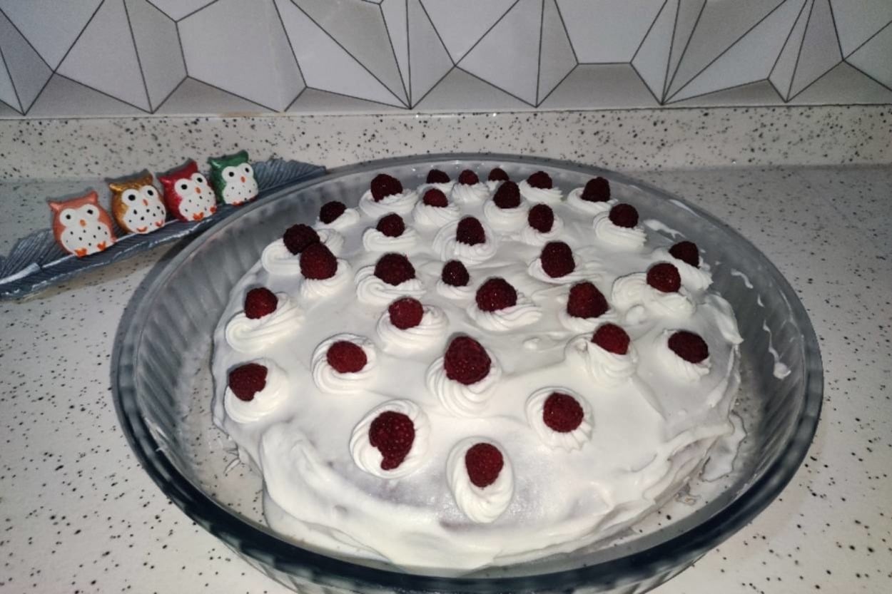 Dilim Dilim Yenecek: Frambuazlı Islak Kek