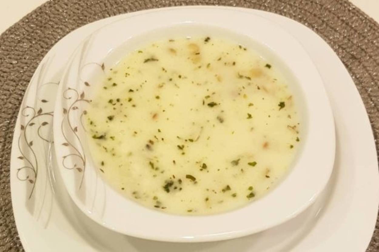 Soğuk Kış Günlerine: Terbiyeli Erişteli Yeşil Mercimek Çorbası