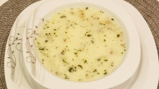 Soğuk Kış Günlerine: Terbiyeli Erişteli Yeşil Mercimek Çorbası