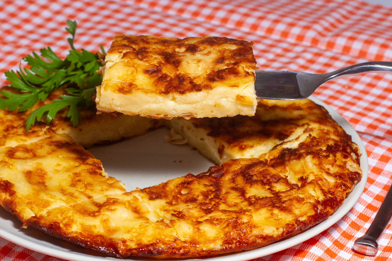 Tavada Pişiyor, Şipşak Hazır Oluyor: Peynirli Kırpık Börek
