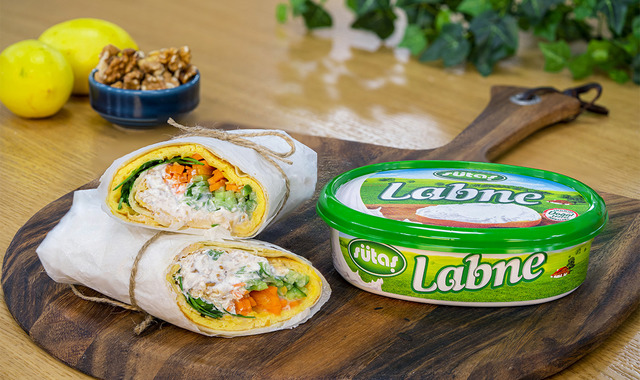 Kahvaltının Yıldızı: Labneli Omlet Dürüm