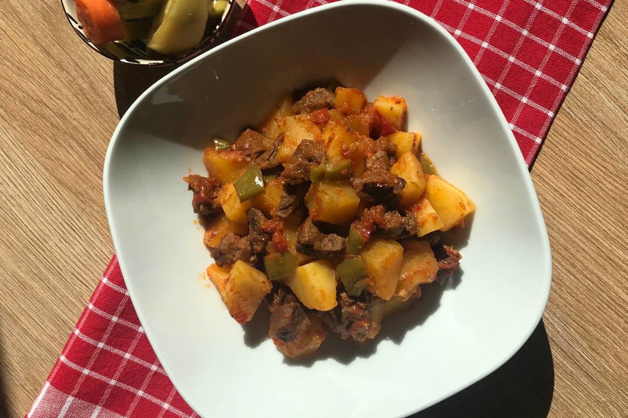 Evdeki Malzemelerle: Etli Patates Yemeği