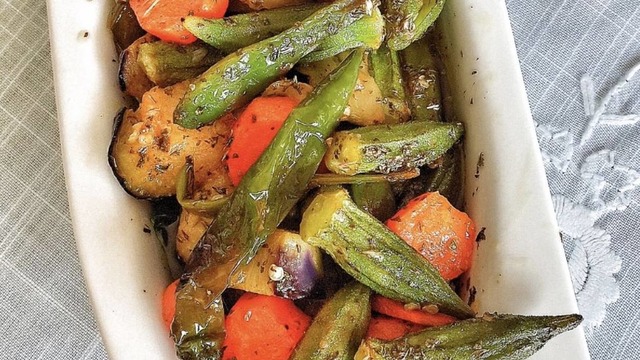 Yemeklerin Yanına: Sebzeli Salata