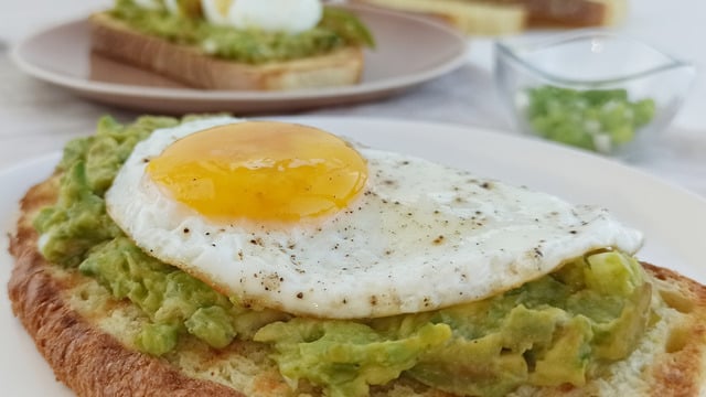 Kahvaltıya Renk Katar: Kahvaltılık Avokado