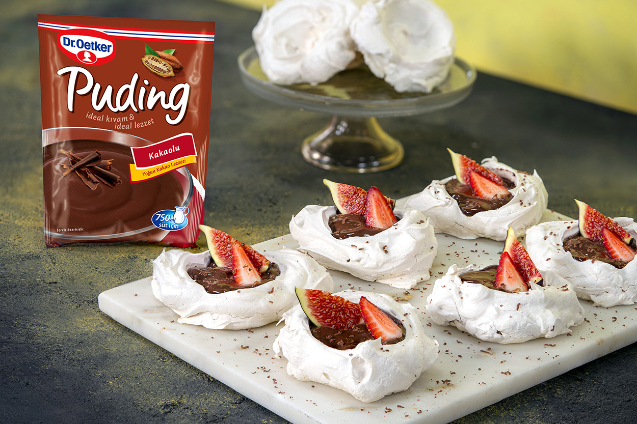 Minik Mutluluklar: Puding Dolgulu Mini Pavlova
