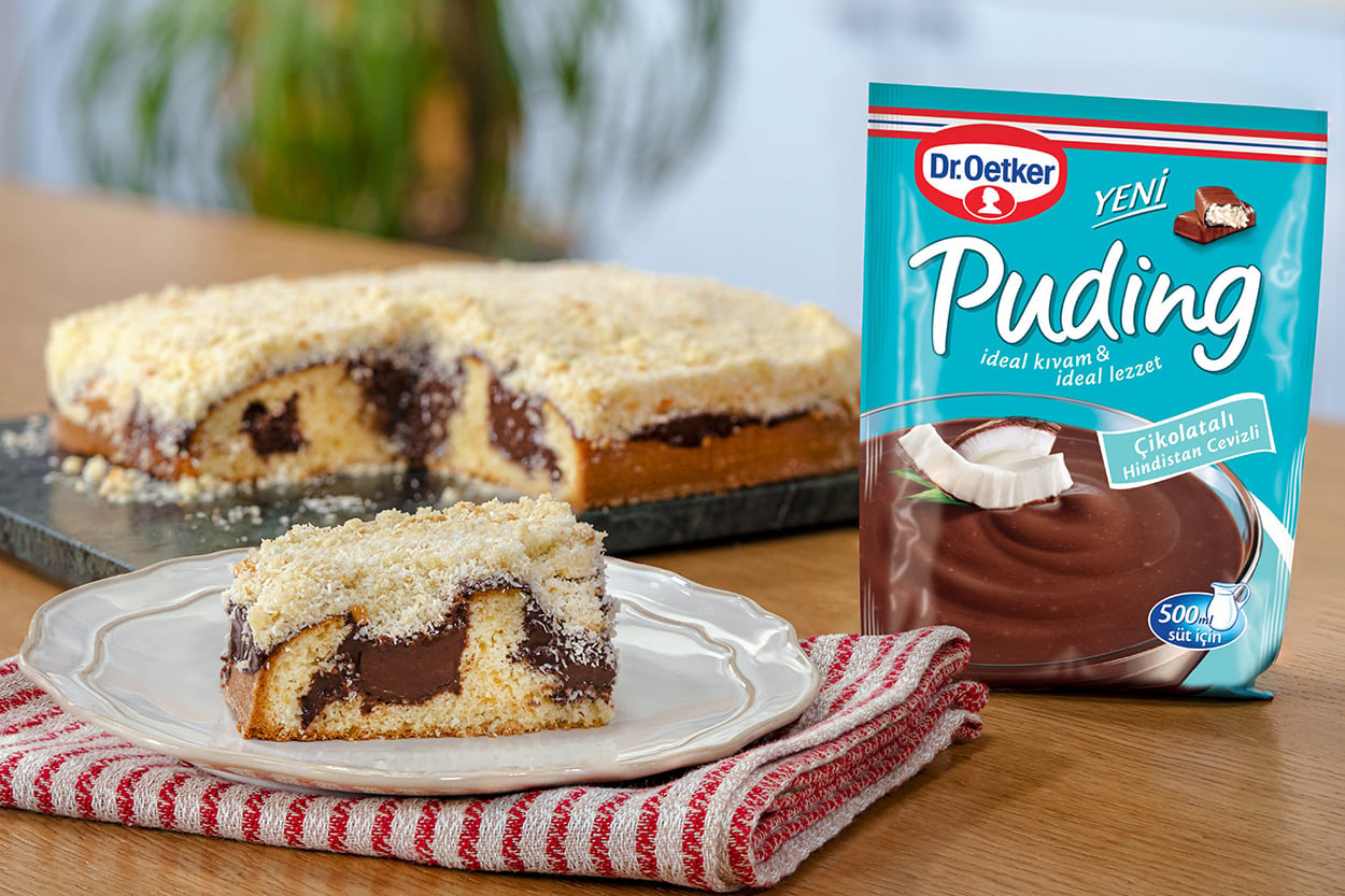 Hindistan Cevizli Üstelik: Puding Dolgulu Delikli Kek