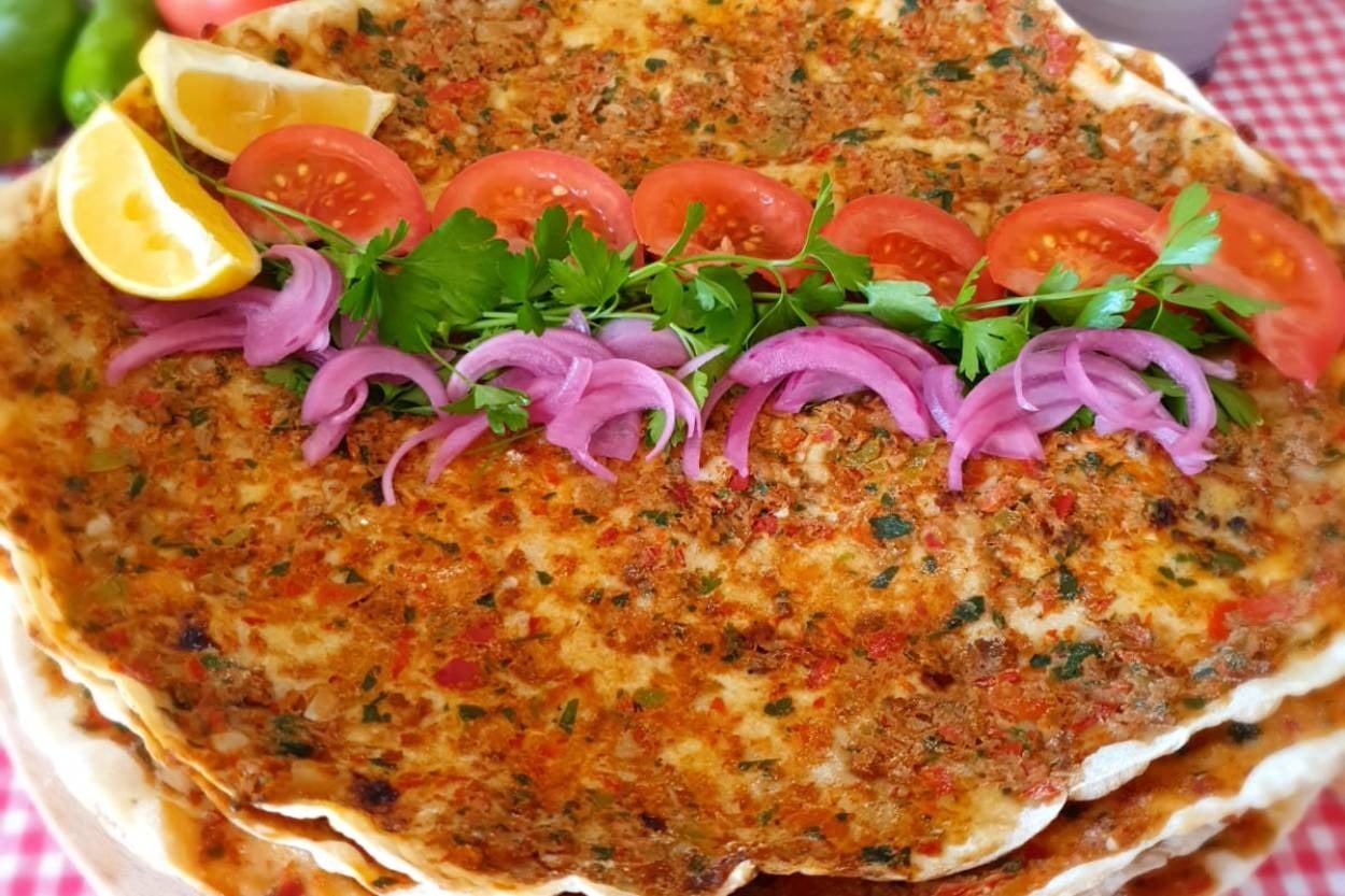 Bol Malzeme Bol Lezzet: Tavada Lahmacun