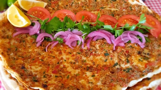 Bol Malzeme Bol Lezzet: Tavada Lahmacun