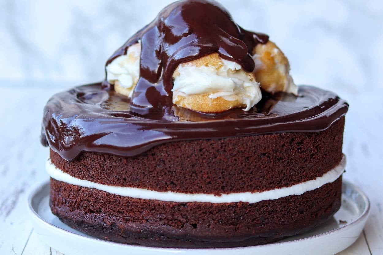 Tadı Damakta Kalan: Çikolatalı Profiterollu Pasta