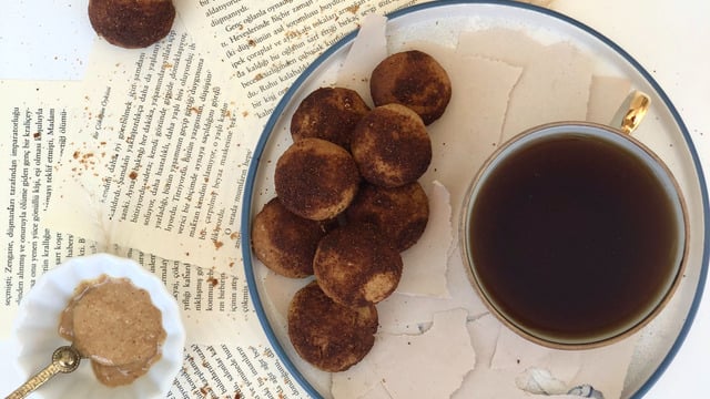 Mis Kokar: Tarçınlı Fındık Kurabiye