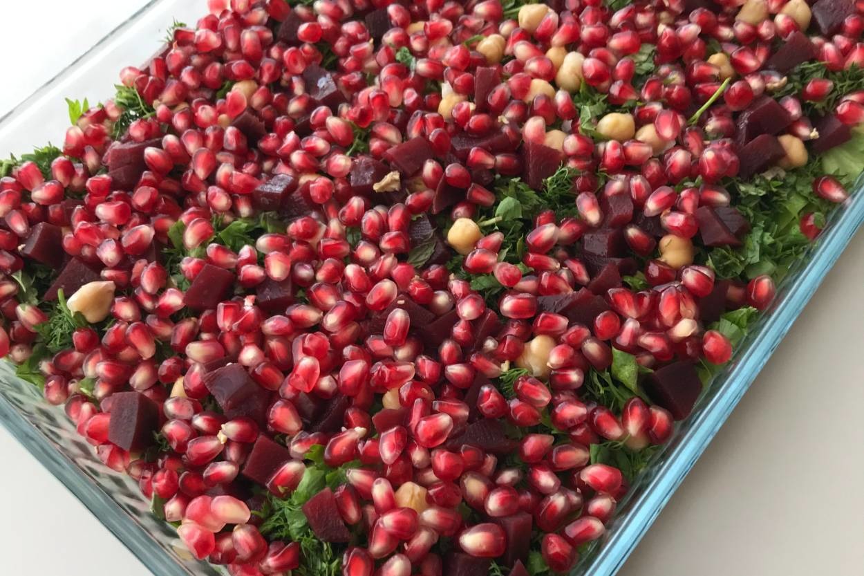 Kırmızı ve Yeşilin Uyumu: Kırmızı Pancar Salatası