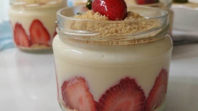 Tatların Muhteşem Uyumuyla: Çilekli Manolya Puding