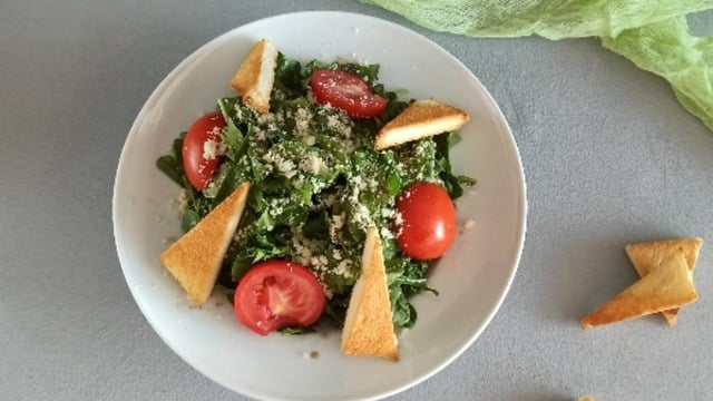 Ara Öğünlere: Ballı Balsamik Sirkeli Roka Salatası