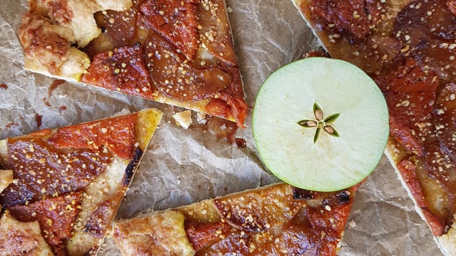 Yaz veya Kış Meyveleriyle: Elmalı ve Bal Kabaklı Galette