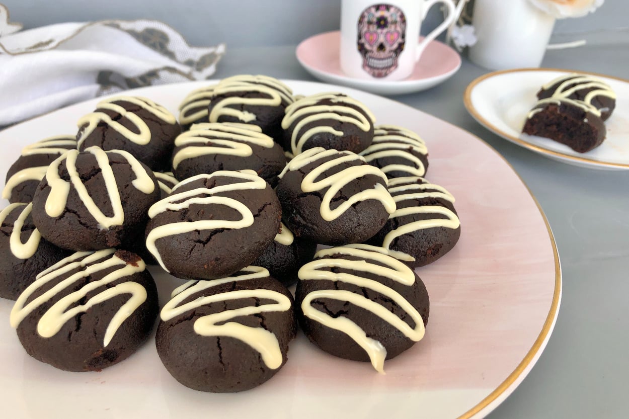Nemli Dokusuyla: Brownie Tadında Kurabiye