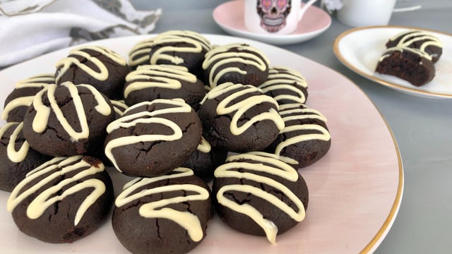 Nemli Dokusuyla: Brownie Tadında Kurabiye