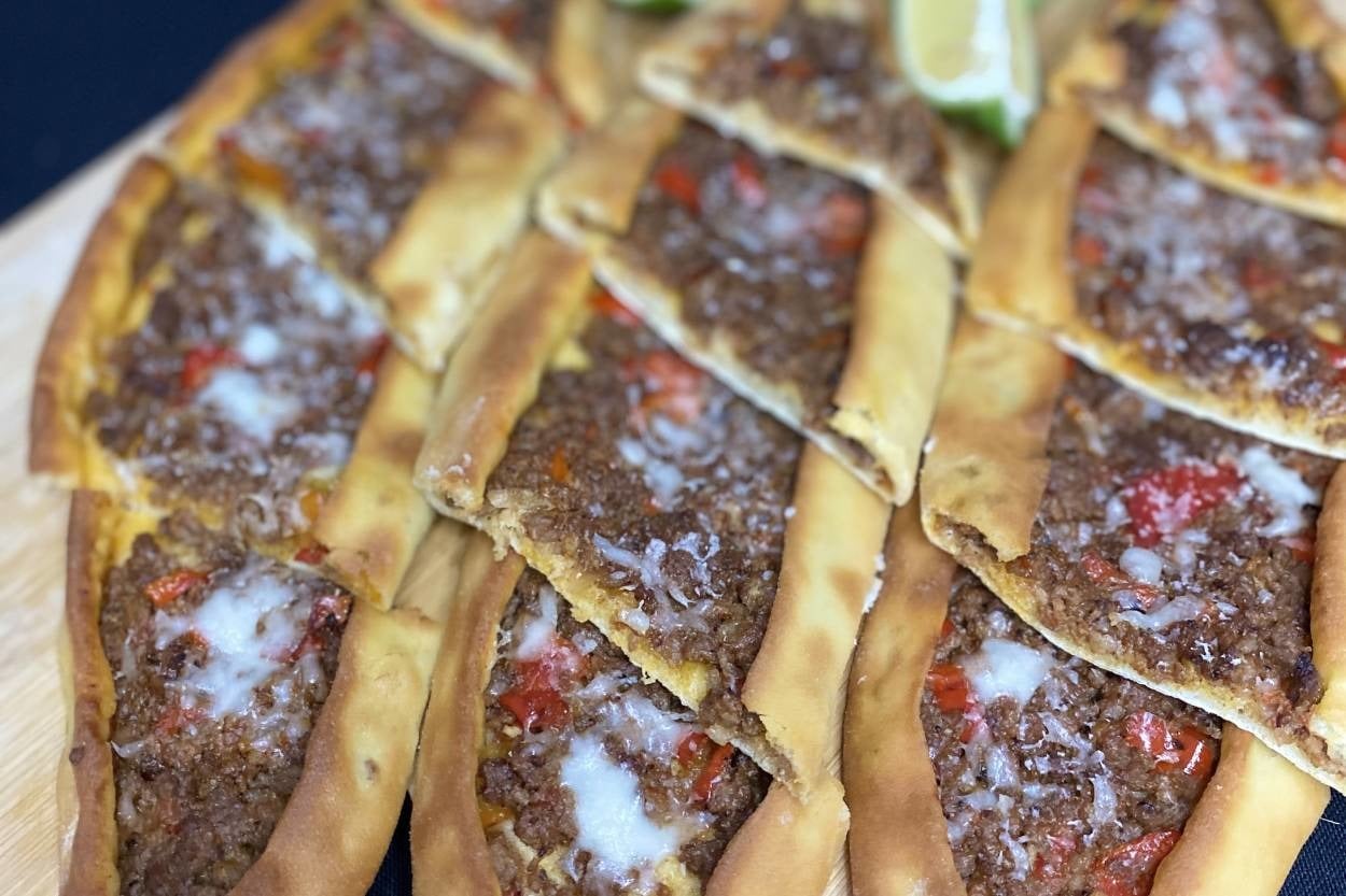 Dışarıda Yediklerinizden Daha Lezzetli: Ev Yapımı Kıymalı Pide