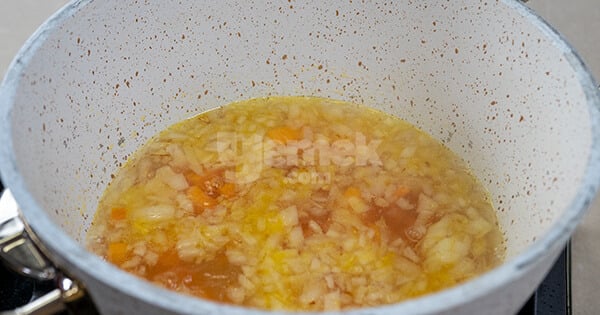 tavuklu-sehriye-corbasi-asama-2