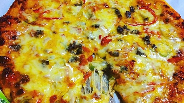 Nefis Hamuruyla: Malzemesi Bol Pizza