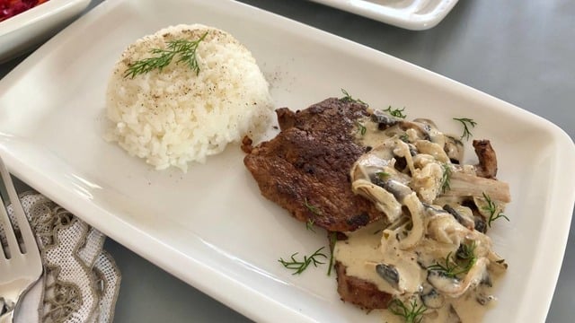 Enfes Bir Ana Yemek: Mantar Soslu Biftek