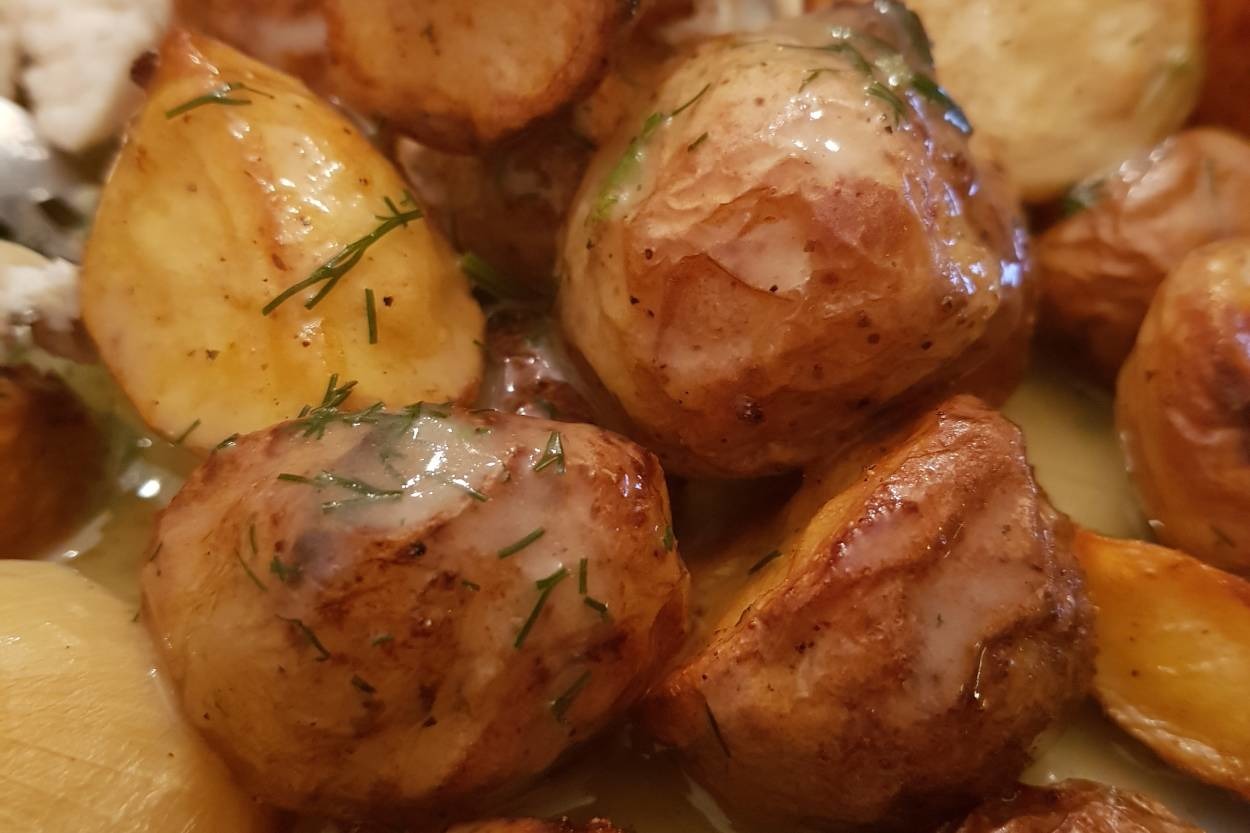 Enfes Baharatlarıyla: Fırında Baharatlı Bebek Patates