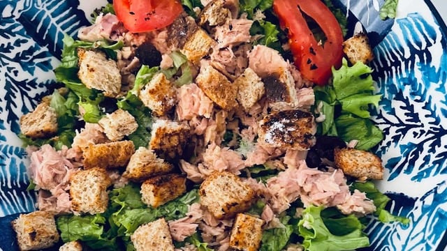 Tadı Muazzam: Krutonlu Ton Balıklı Salata