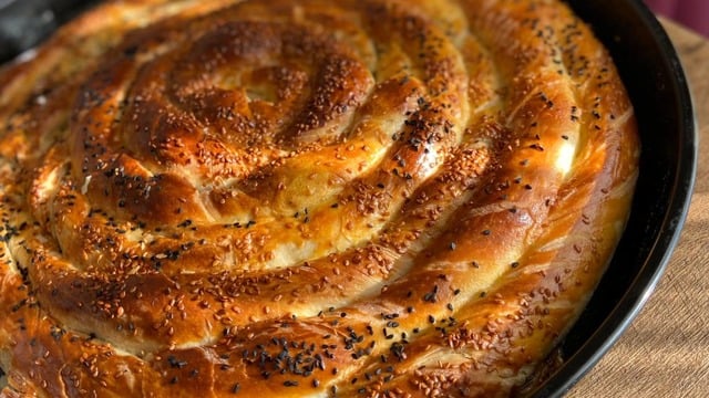 Dilediğiniz Malzemelerle: El Açması Börek