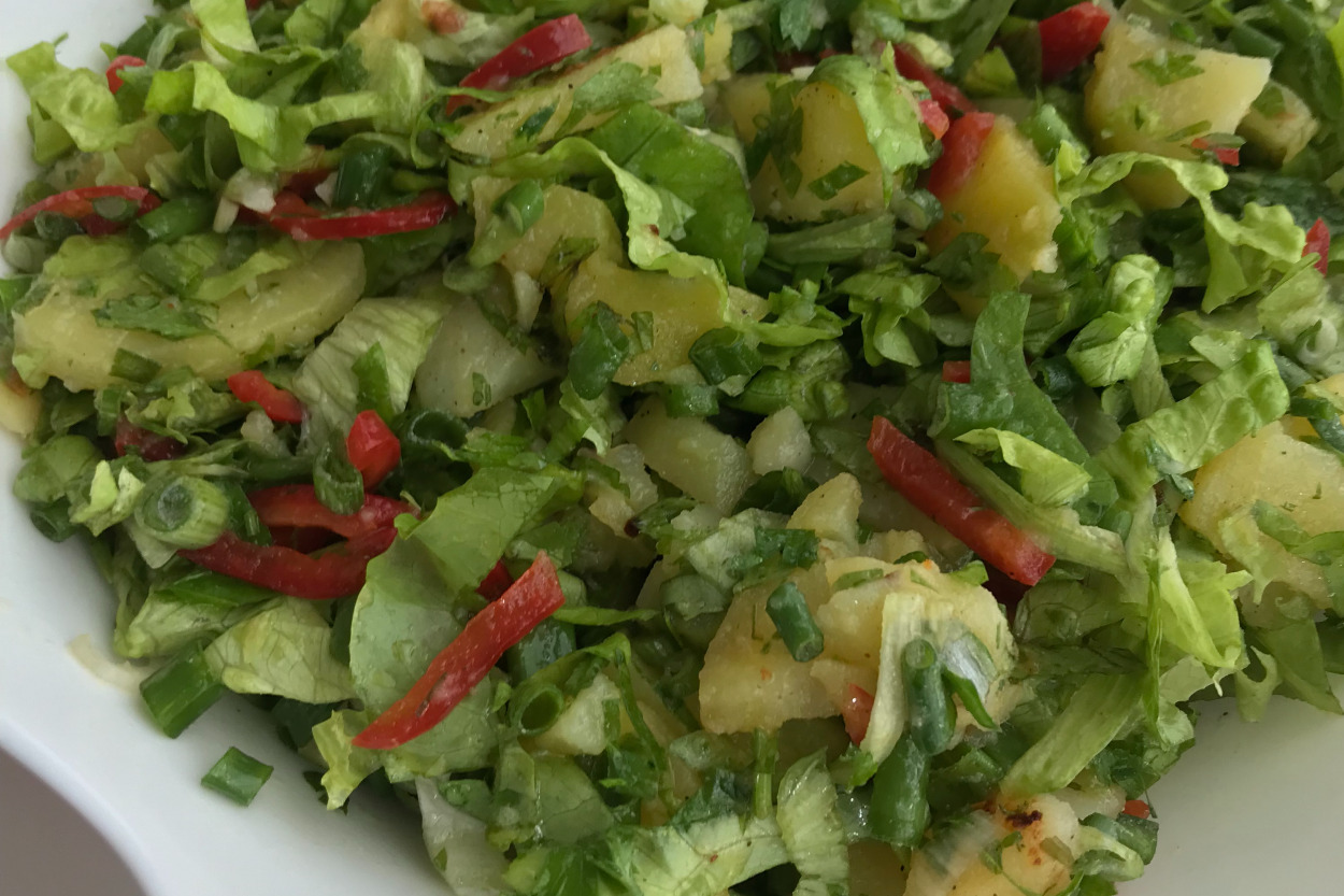 Klasiklerden Vazgeçemeyenlere: Pratik Patates Salatası