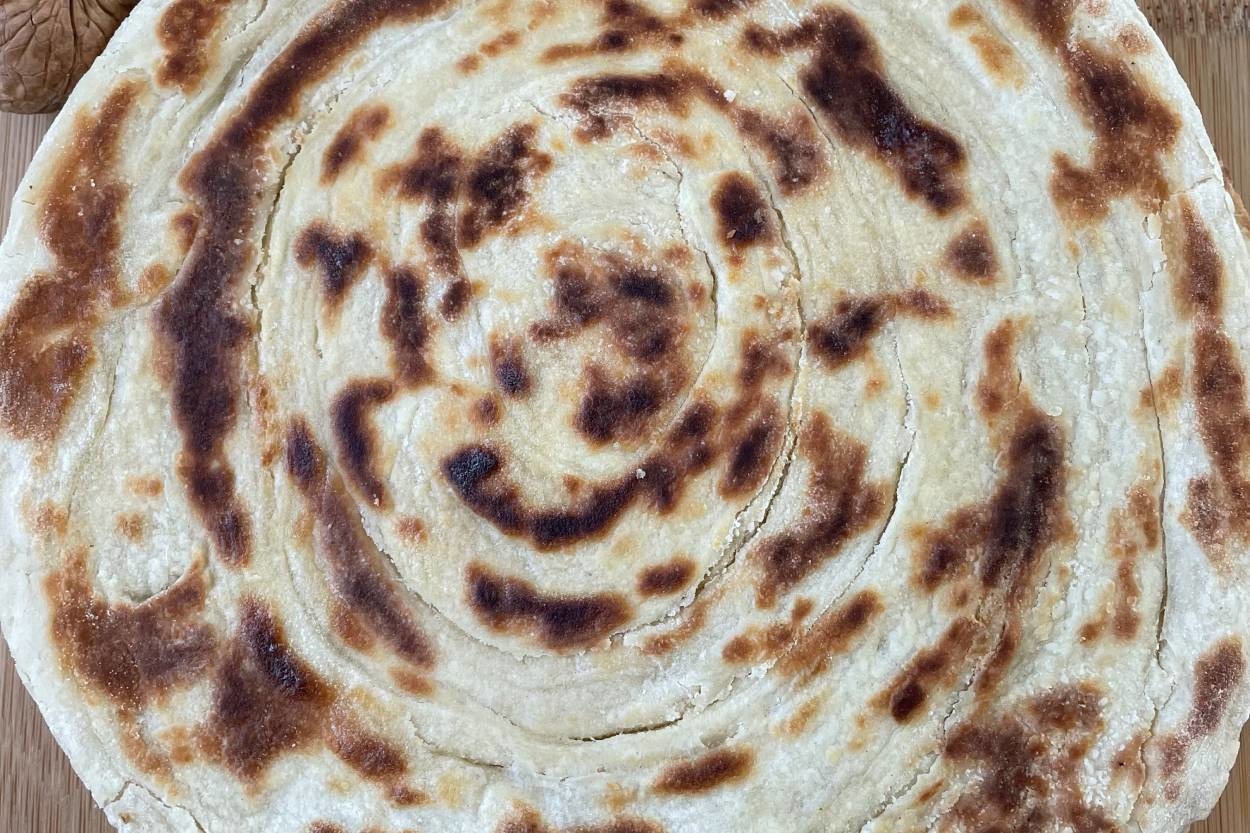 Tel Tel Ayrılan Hamuruyla: Tahinli Katmer