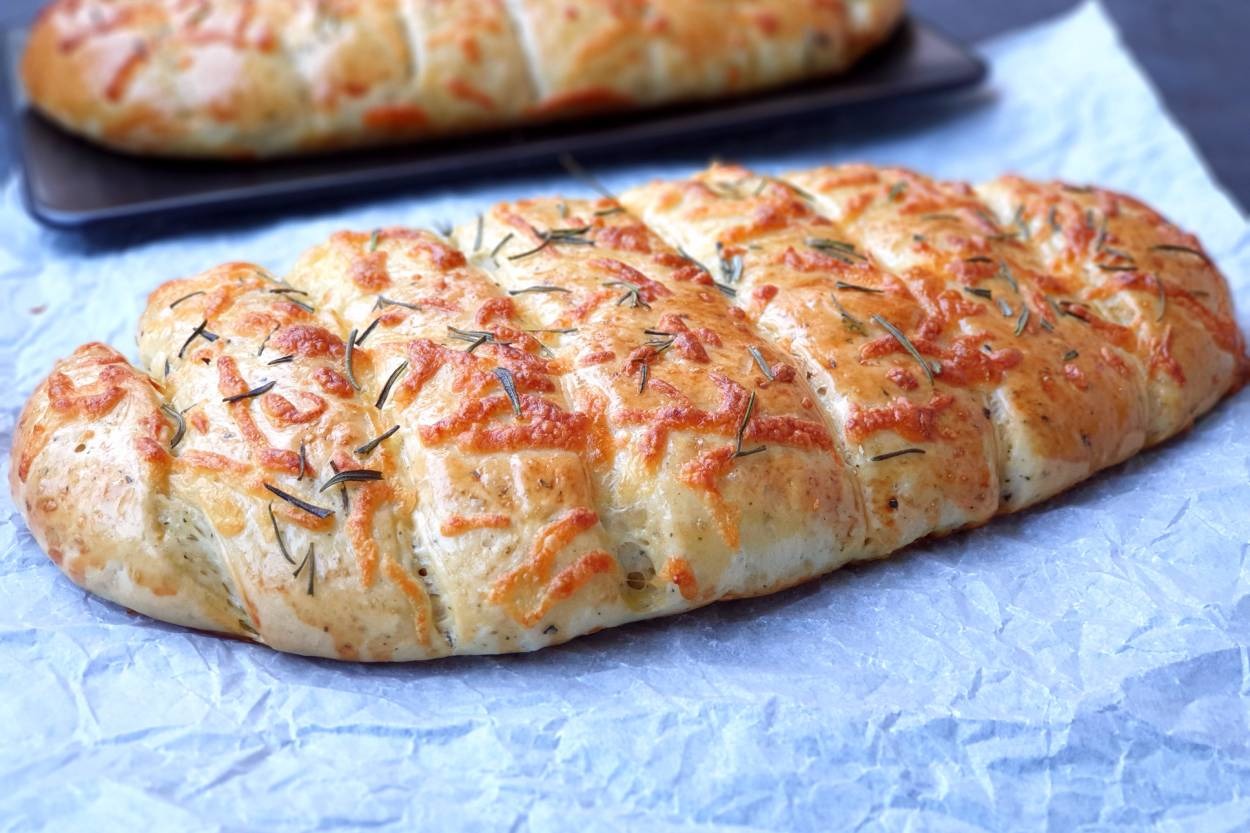 Yumuşacık ve Mis Kokulu: Sarımsaklı Ekmek