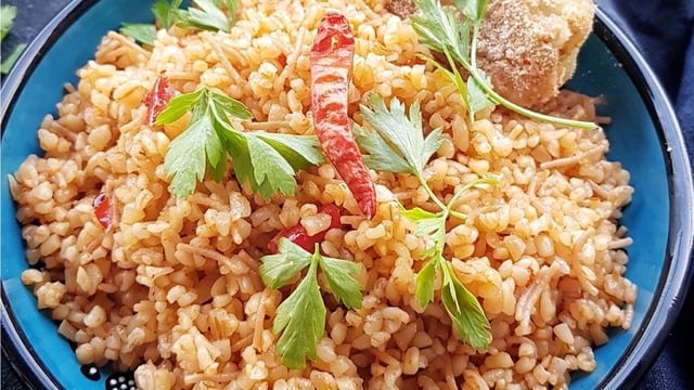 Dilediğiniz Yemeklerin Yanına: Tel Şehriyeli Bulgur Pilavı