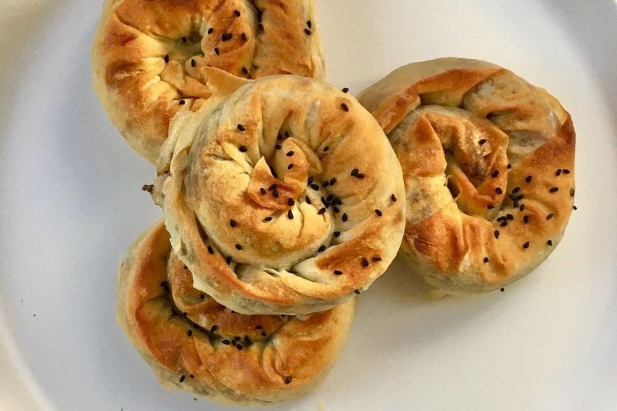 Efsane Lezzet: Kıymalı Gül Böreği