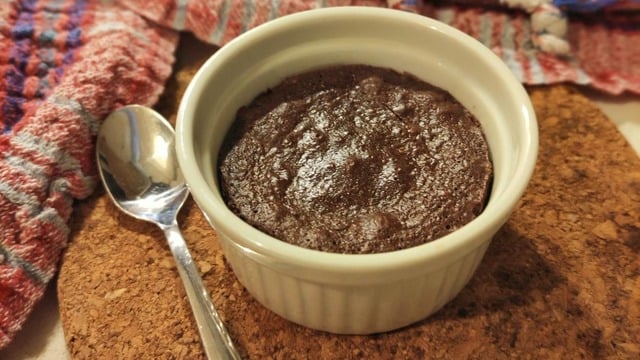 Eriyen Sosuyla: Çikolatalı Lava Kek