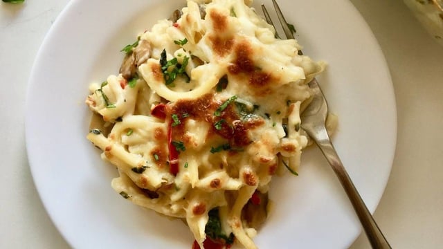 Bol Sebzeli: Mantarlı Ispanaklı Fırın Makarna