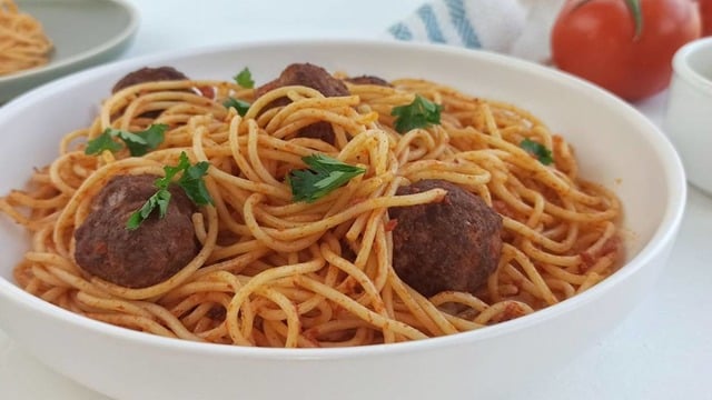 Makarnayı Böyle Deneyin: Köfteli Spagetti