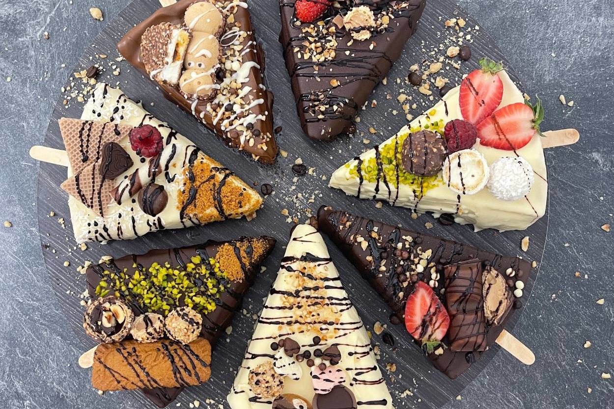 Dışı Çikolata İçi Krema Dolu: Cheesecake Çubukları (Käsekuchen am Stiel)