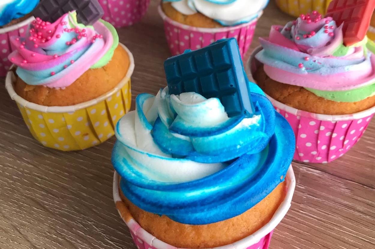 Tatlı Görünümleriyle: Gökkuşağı Cupcake